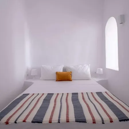 Akrotiri Hidden Gem 펜션